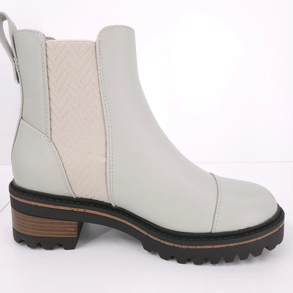 Journee Collection Mirette Grey Lug Sole Pull‎ On Winter Booties Womens Size 7